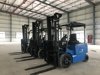 感謝蔡總的大力支持，再次購(gòu)買3+1臺(tái)比亞迪叉車，祝：生意興?。? /></em><b>感謝蔡總的大力支持，再次購(gòu)買3+1臺(tái)比亞迪叉車，祝：生意興??！</b></a></li>

<div   class=