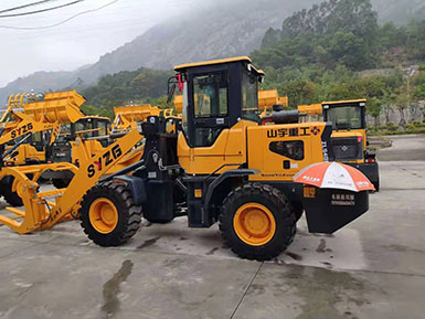 恭喜羅總喜提新車，山宇裝載機940走起，山宇重工，助您成功！